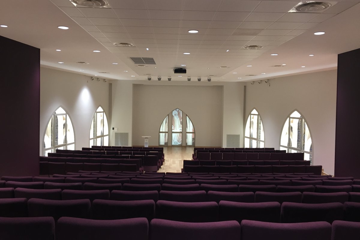 https://www.gefi-ingenierie.fr/wp-content/uploads/2018/11/amenagement-auditorium-lycee-institution-la-providence-saint-malo.jpg